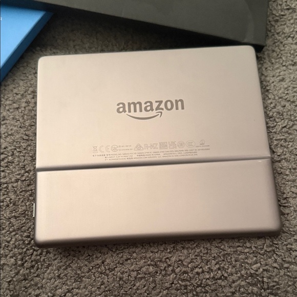 Amazon Kindle Oasis - Blue and Graphite - Picture 7 of 7